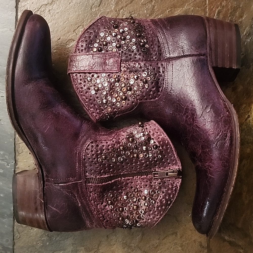 FRYE Distressed Leather Deborah Studded Ankle Boots. Size: 7 - Picture 6 of 12